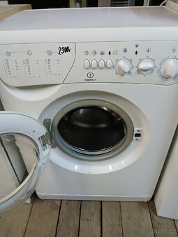 Pračka Indesit - 2