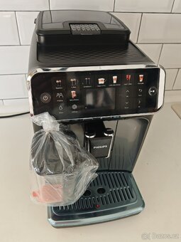 Kávovar Philips EP5500 + záruka 12 měsíců - 2