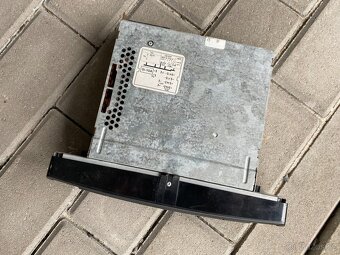 Prodám autorádio Škoda, funkční s přehrávačem CD - 2