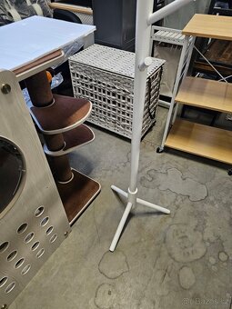 Nový rostoucí dřevěný věšák - 2