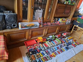 modely osobních, nákladních aut, strojů - 2