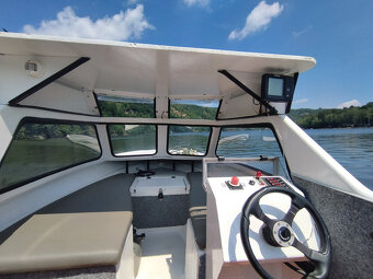 Motorová loď + přívěsný vozík - 2