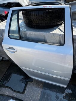 Zadní dveře Octavia 2 - STŘÍBRNÉ - 2
