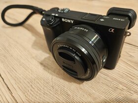 Objektiv Sony 16-50 mm f/3,5-5,6 OSS SEL - 2