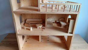 Dřevěný domek pro panenky - 2