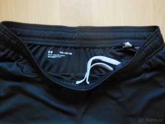 chlapecké Under Armour černé kraťasy šortky sport 164-170/S - 2