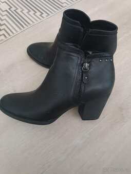 dámské uzavřené boty-nové - 2