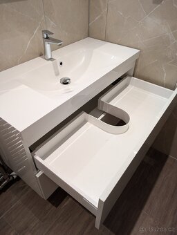 Umyvadlo se skříňkou včetně baterie - 2