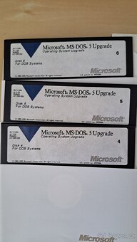Historický software MS-DOS 5 na 5.25" disketách - 2