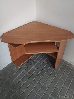 Rohový stůl na PC - 2