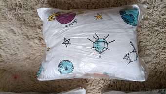 Polštářek, děti, vesmír - 2