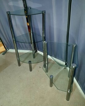 Rohové skleněné stolky/regály - 2