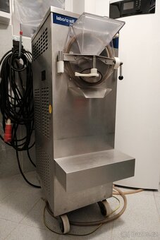 Prodám zmrzlinový stroj CARPIGIANI labo/12 18E - 2