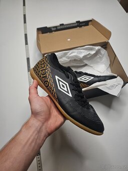 Umbro UK 8 - 2