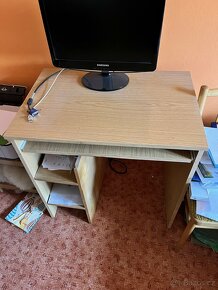 Počítačový stolek a kolečková židle za odvoz - 2
