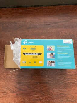 TP Link 8-port gigabit desktop switch - 2