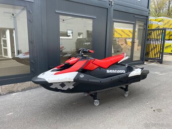 Sea Doo Spark Trixx 90HP model 2025 - červeno/bílá - 2