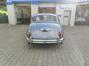 Daimler V8 250 - 2
