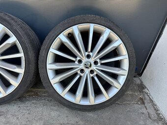 Alu kola Škoda Superb III 5x112 235/35 r19 - 2