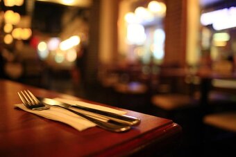 Úplatné postoupení nájmu prostor restaurace, kategorie 350 - - 2