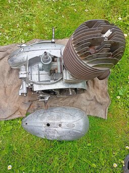 Motor Jawa 250 Kývačka - 2