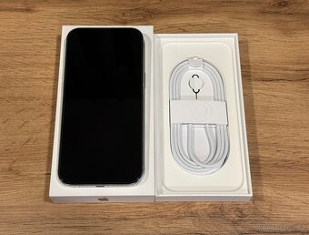 Apple iPhone 16 Pro Max, 1 TB, bílý titan - 2