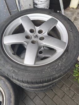 Prodám pneu 215/55/17 - 2