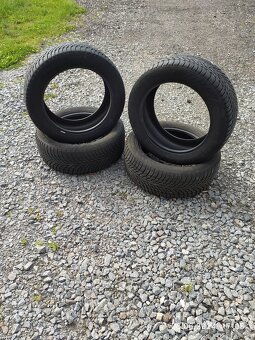 Pneu 215/55 R17 - 2