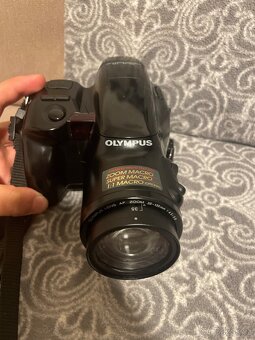 Prodám digitální fotoaparát a přídavný blesk - 2