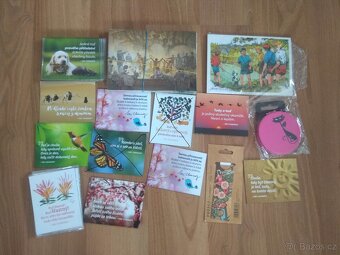 Drobné knížky a magnetky. - 2