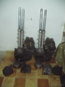 Suzuki RF 600 /900  r. 94 díly ze tří moto - 2