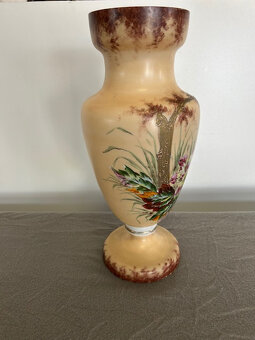 Skleněná secesní malovaná váza. - 2