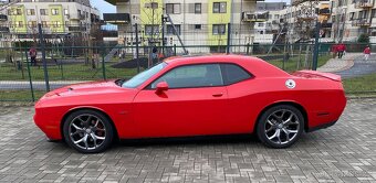 Dodge Challenger V8 manuál - 2