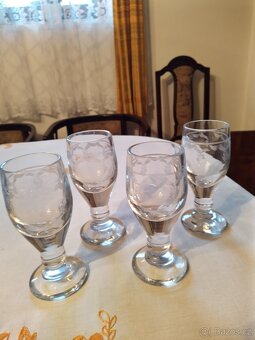 Sklenice staré 60-150 let - 2