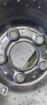 Continental 205/55/16 na plechovém disku - 2