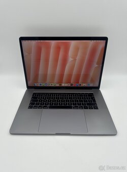 MacBook Pro 15" 2019 Space Gray (100% Batérie) + ZÁRUKA - 2