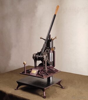 Vysekávací lis - 2