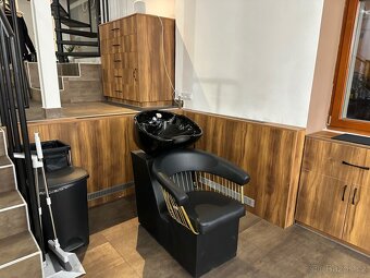 Promajem kadeřnického křesla - 2