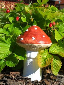 Zahradní dekorace - muchomůrka, houba, umělý kámen - 2