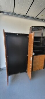 Šatní skříň, nízká skříňka, kontejnery, prosklené skříňky aj - 2