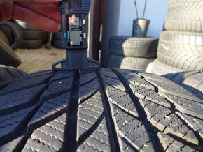 Zimní pneu Bridgestone 205/55/17 - stav 99% / mohu obout - 2