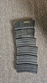 Prodám airsoftovou zbraň AR15 - 2