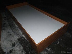 Kvalitní postel ,válenda s matrací 90 cm v dobrém stavu - 2