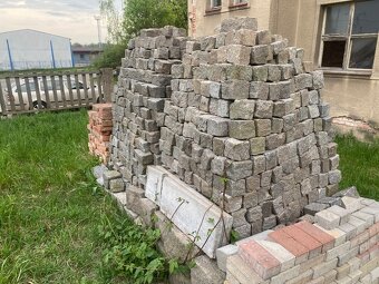 Žulové kostky. - 2