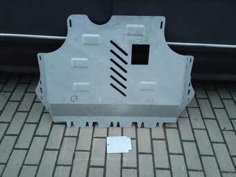Kryt motoru - 2