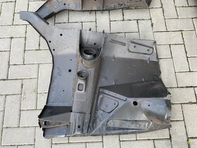 Lada Vaz Žiguli ,2103,2106, přední vnitřní podběhy originál - 2