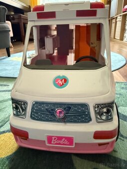 Barbie 2v1 sanitka a ordinace - 2