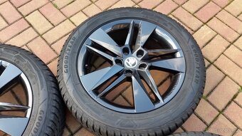 Zimní sada ŠKODA Superb 3 / VW Passat B8 5x112 R17 TOP stav - 2