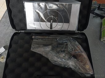 Revolver ALFA model 641 černá - dřevo ráže 6 mm ME Flobert - 2