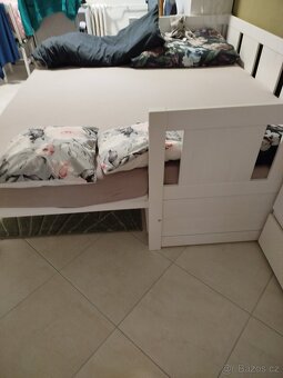 Bílá dřevěná postel rozkládací - 2